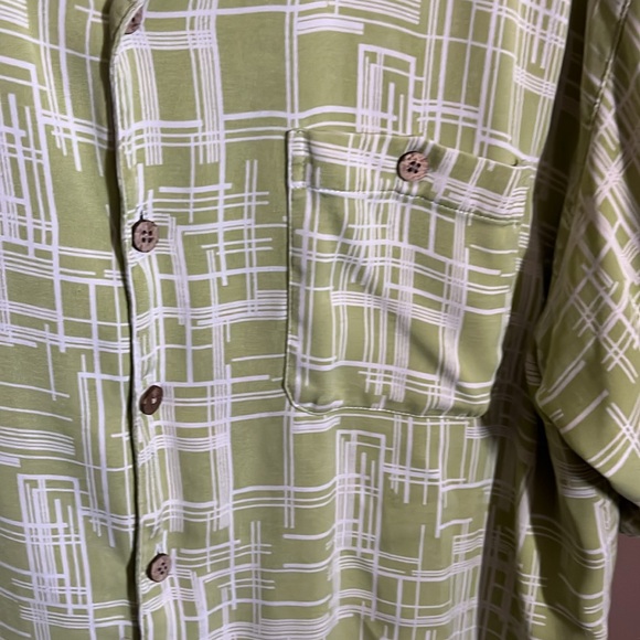 Vintage 100% silk loose fitting casual button down shirt B8 - Picture 2 of 5